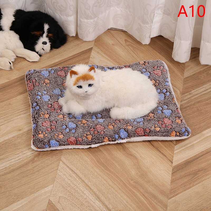Soft Flannel Pet Blanket Pad Thickened Pet Fleece Bed Mat for Puppy Dog Cat Sofa Cushion Keep Warm Cats Sleeping Cover Home Rug