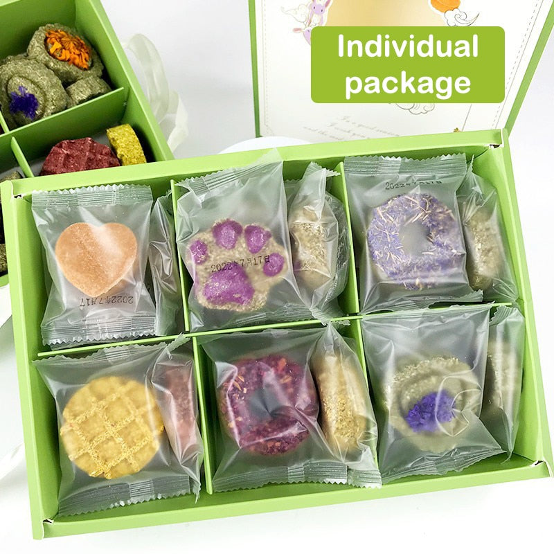 24 PCS Small Pets Rabbit Hamster Grinding Teeth Grass Cake Cookie Chinchilla Guniea Pig Molar Chew Bite Toy Snack Accessories