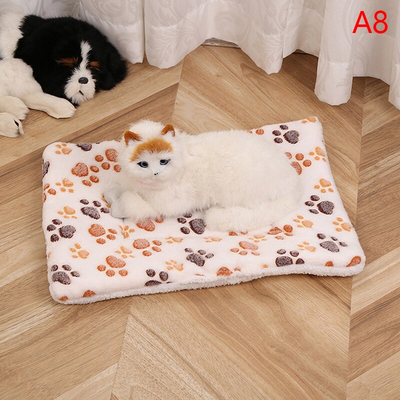 Soft Flannel Pet Blanket Pad Thickened Pet Fleece Bed Mat for Puppy Dog Cat Sofa Cushion Keep Warm Cats Sleeping Cover Home Rug
