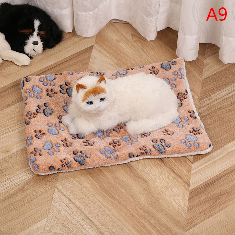 Soft Flannel Pet Blanket Pad Thickened Pet Fleece Bed Mat for Puppy Dog Cat Sofa Cushion Keep Warm Cats Sleeping Cover Home Rug