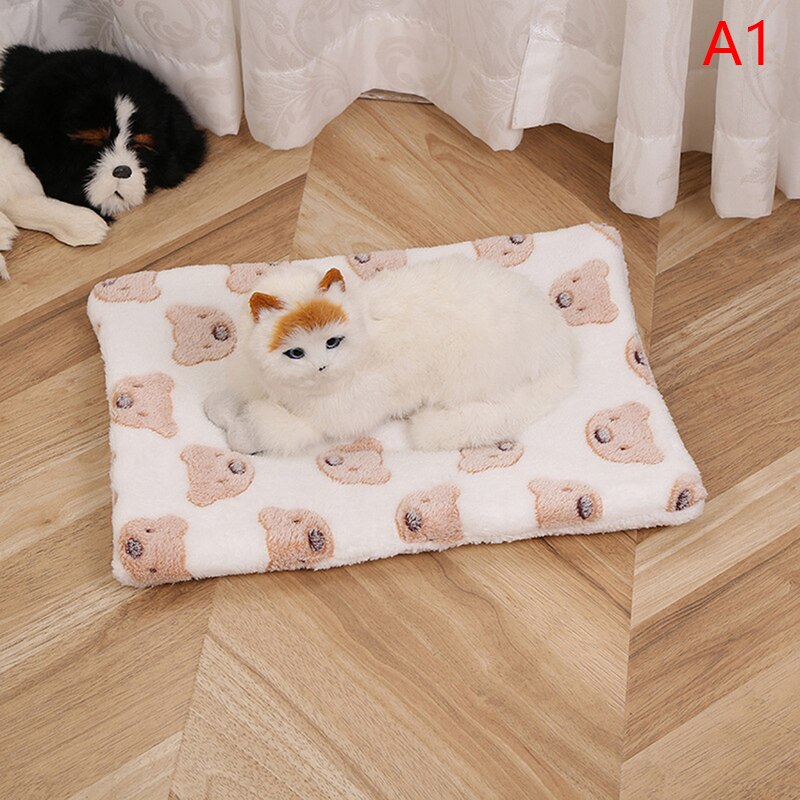 Soft Flannel Pet Blanket Pad Thickened Pet Fleece Bed Mat for Puppy Dog Cat Sofa Cushion Keep Warm Cats Sleeping Cover Home Rug