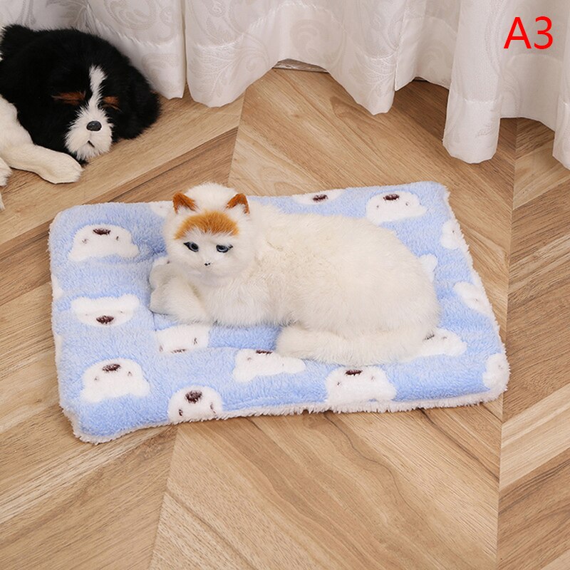 Soft Flannel Pet Blanket Pad Thickened Pet Fleece Bed Mat for Puppy Dog Cat Sofa Cushion Keep Warm Cats Sleeping Cover Home Rug