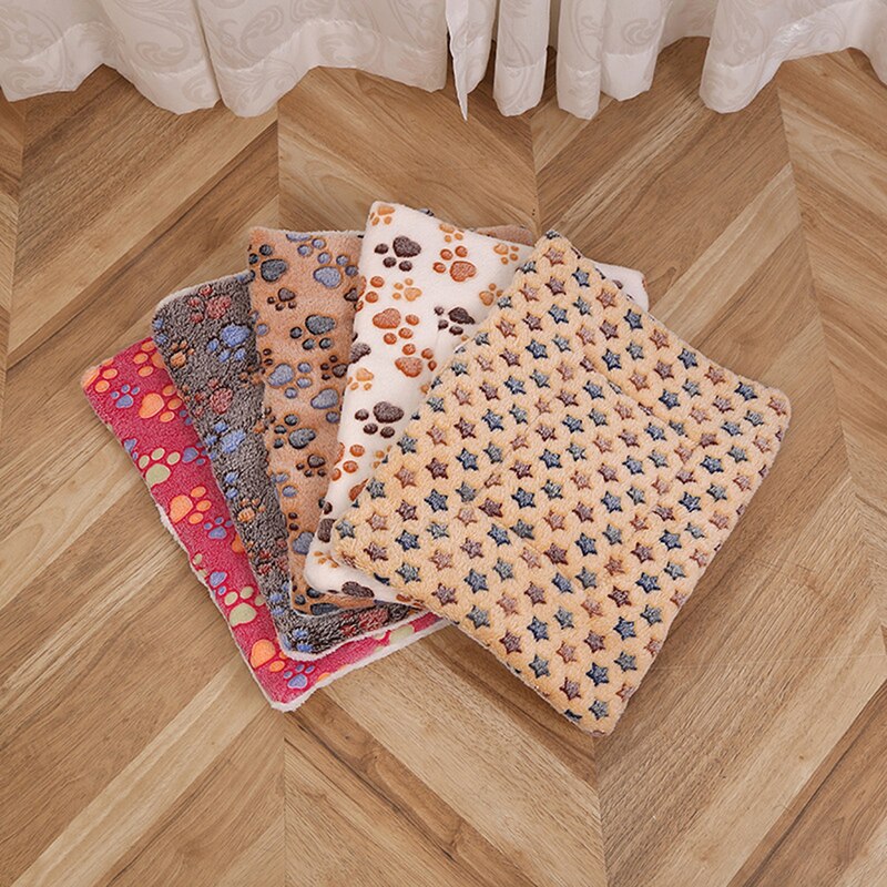 Soft Flannel Pet Blanket Pad Thickened Pet Fleece Bed Mat for Puppy Dog Cat Sofa Cushion Keep Warm Cats Sleeping Cover Home Rug