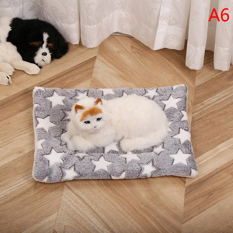 Soft Flannel Pet Blanket Pad Thickened Pet Fleece Bed Mat for Puppy Dog Cat Sofa Cushion Keep Warm Cats Sleeping Cover Home Rug