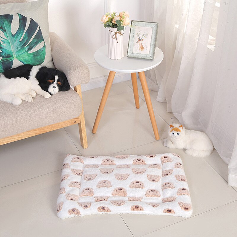 Soft Flannel Pet Blanket Pad Thickened Pet Fleece Bed Mat for Puppy Dog Cat Sofa Cushion Keep Warm Cats Sleeping Cover Home Rug