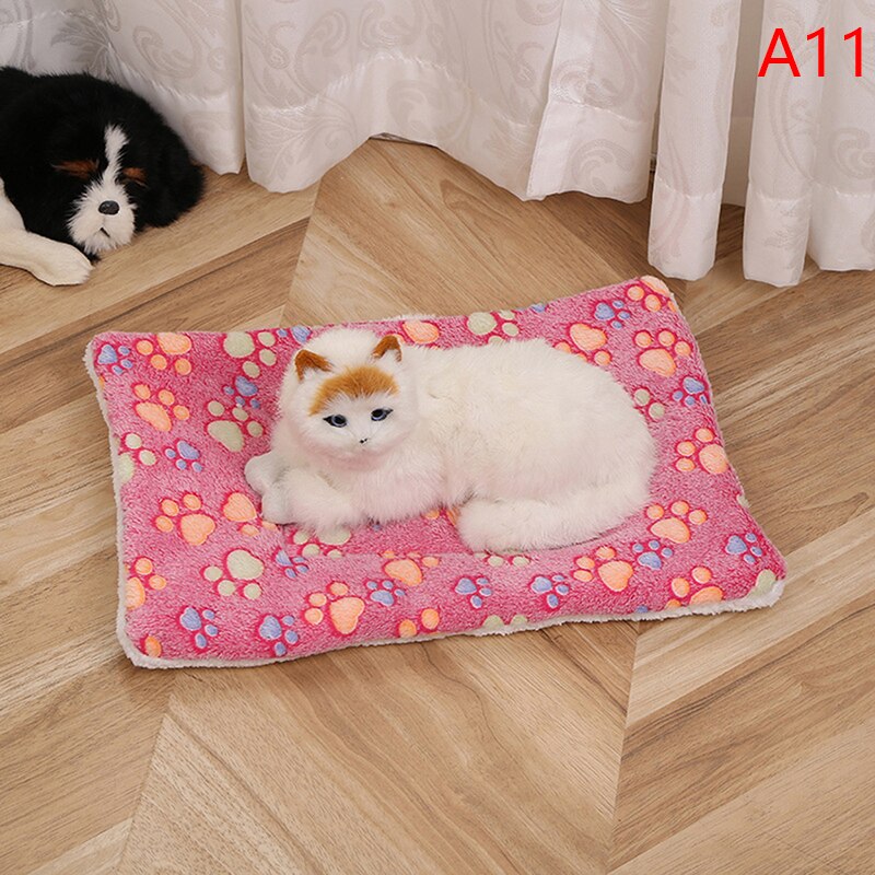 Soft Flannel Pet Blanket Pad Thickened Pet Fleece Bed Mat for Puppy Dog Cat Sofa Cushion Keep Warm Cats Sleeping Cover Home Rug