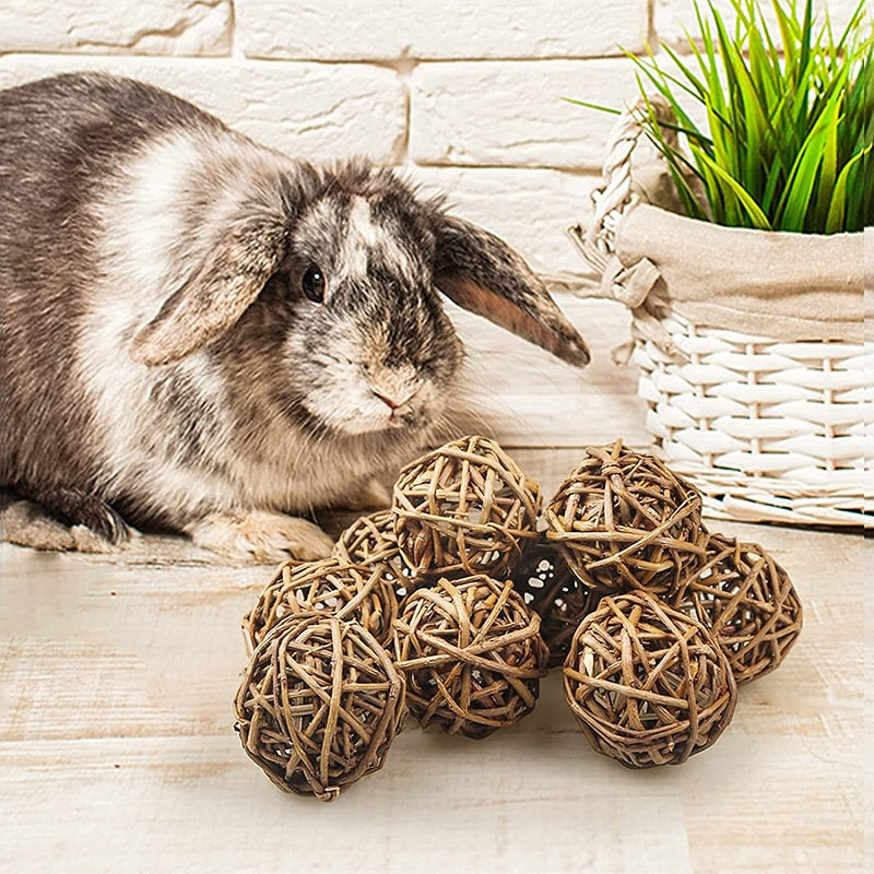 Hot Sell Natural Small Animal Activity Chew Toys Rabbits Bird Parrot Play Rattan Balls Natural Willow Balls Small Pet Supplies