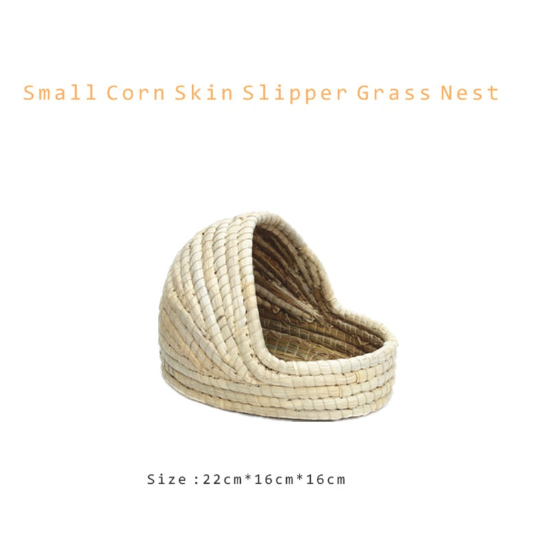 Small Pet Supplies Drop Ear Rabbit Nest Warm Grass Nest Guinea Pig Nest Dutch Pig Pet Products Hand Woven Castle Grass House